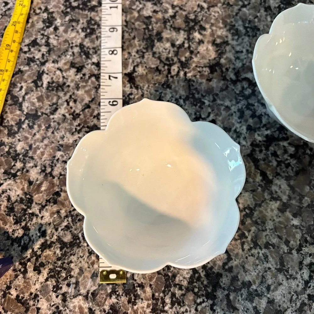 Set of 3 White Scalloped Petal Footed Ceramic Bowls Small Dessert Condiment Cups